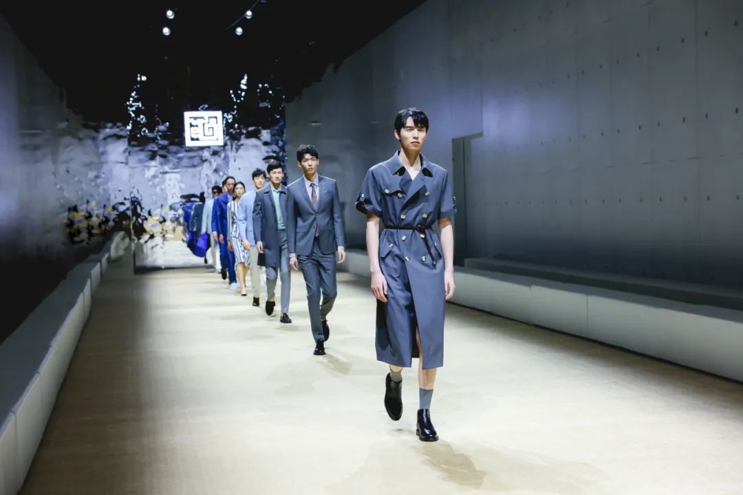  突破與自由，民族服裝定制品牌隆慶祥2023春夏新品發(fā)布會(huì)&ldquo;自由之境&rdquo;圓滿舉行