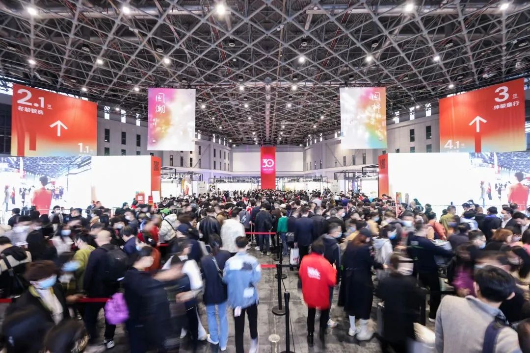 陸大榮：聽(tīng)黨話(huà)跟黨走，民營(yíng)企業(yè)大有作為 &mdash;&mdash;在蘇州市服裝業(yè)商會(huì)二屆二次會(huì)員大會(huì)上的發(fā)言