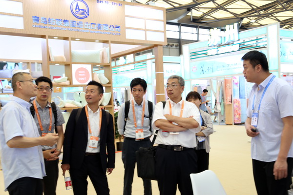 山東292家企業(yè)齊聚31屆華交會，青島家紡展團(tuán)大放異彩