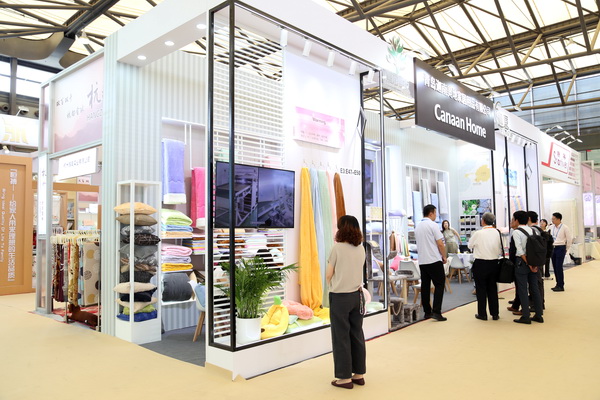 山東292家企業(yè)齊聚31屆華交會，青島家紡展團(tuán)大放異彩