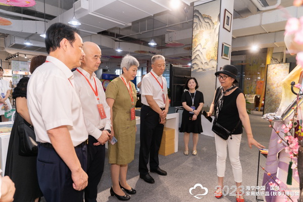 &ldquo;智造讓家更美好&rdquo;--2023海寧中國(guó)&middot;國(guó)際家用紡織品（秋季）博覽會(huì)在浙江海寧許村鎮(zhèn)&middot;海寧中國(guó)家紡城盛大開(kāi)幕。