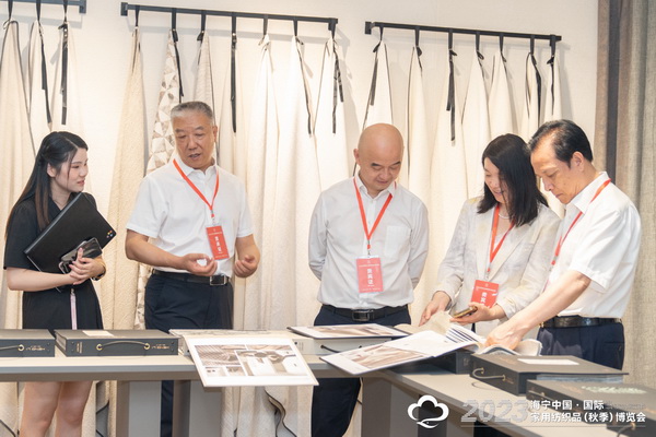 &ldquo;智造讓家更美好&rdquo;--2023海寧中國(guó)&middot;國(guó)際家用紡織品（秋季）博覽會(huì)在浙江海寧許村鎮(zhèn)&middot;海寧中國(guó)家紡城盛大開(kāi)幕。