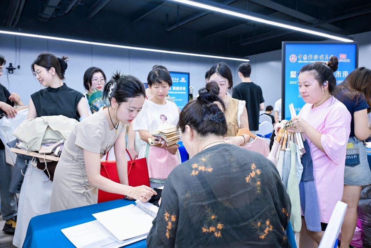 向世界問好！&ldquo;中國(guó)時(shí)尚女裝面料第一站&rdquo;榮耀啟航