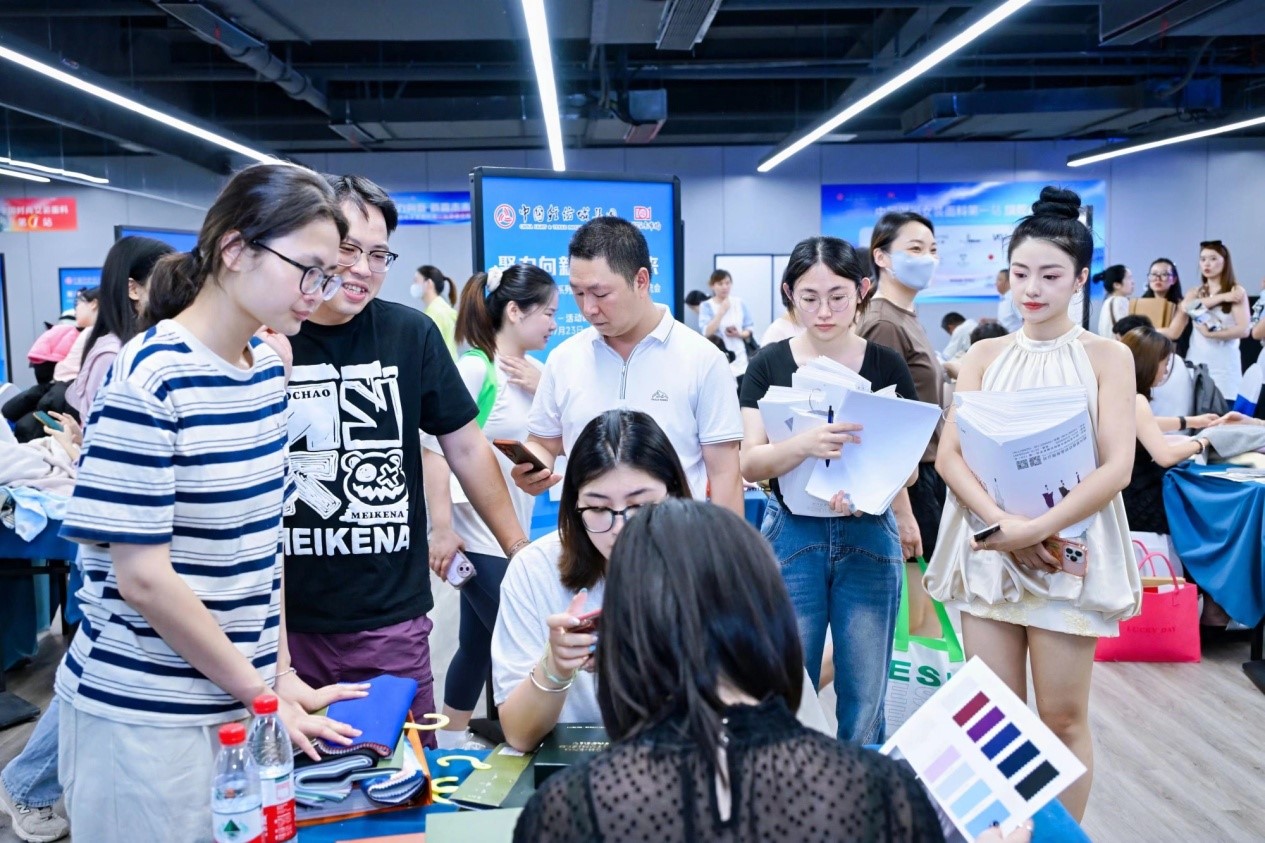 向世界問好！&ldquo;中國(guó)時(shí)尚女裝面料第一站&rdquo;榮耀啟航