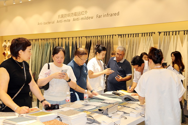 7A家具面料亮相2024intertextile秋冬家紡展，引起圍觀