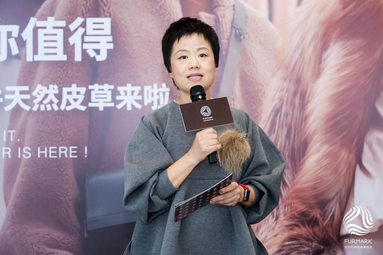 國際毛皮協(xié)會(huì)IFF定制禮物來襲，是時(shí)尚博主們整個(gè)愛住的天然皮草單品！