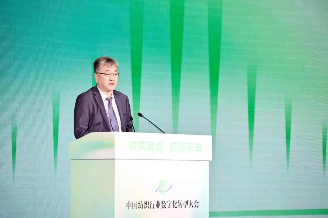 “數(shù)實(shí)融合 織造未來(lái)”--第一屆中國(guó)紡織行業(yè)數(shù)字化轉(zhuǎn)型大會(huì)在紹興柯橋舉行