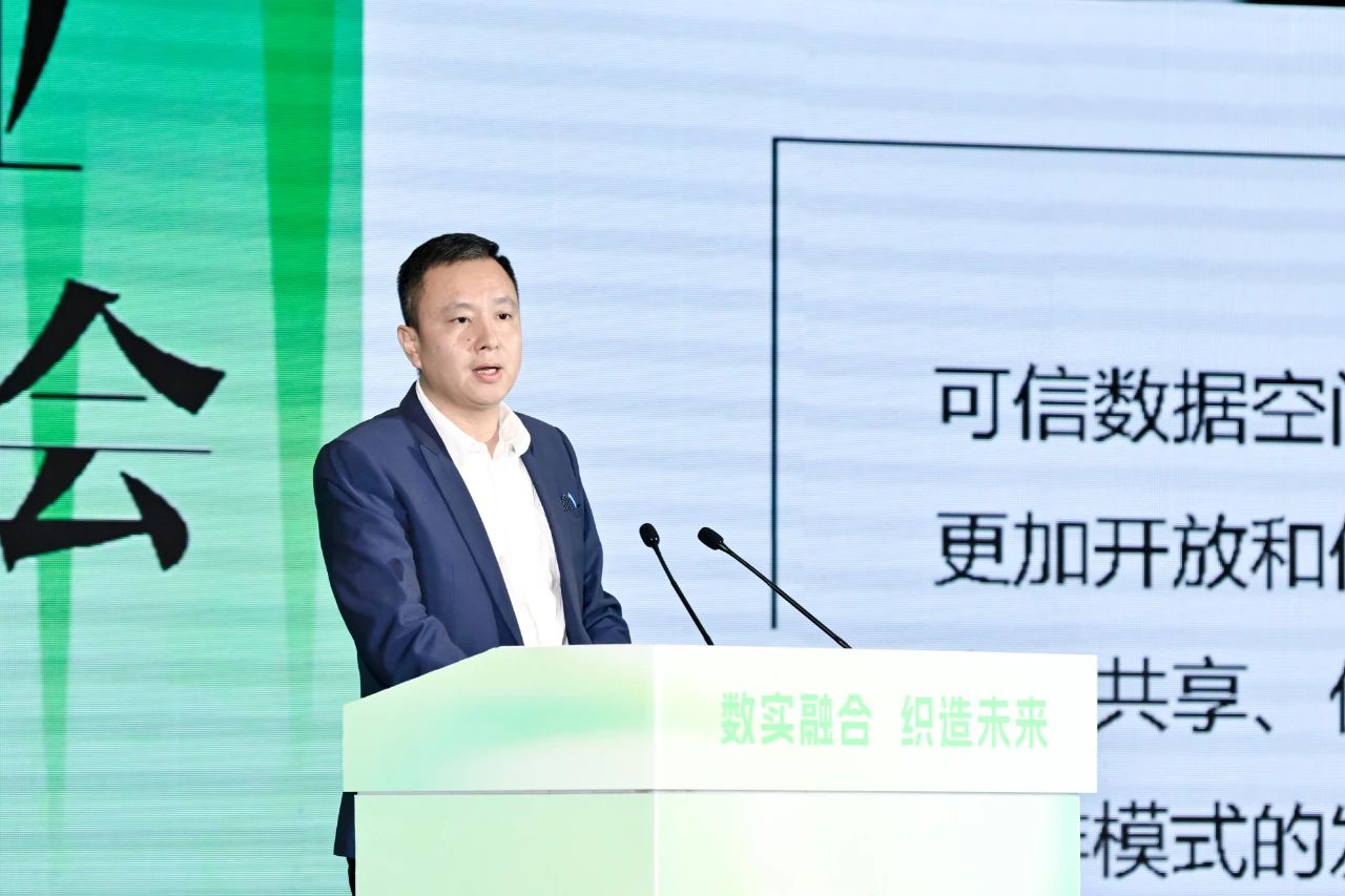 “數(shù)實(shí)融合 織造未來(lái)”--第一屆中國(guó)紡織行業(yè)數(shù)字化轉(zhuǎn)型大會(huì)在紹興柯橋舉行