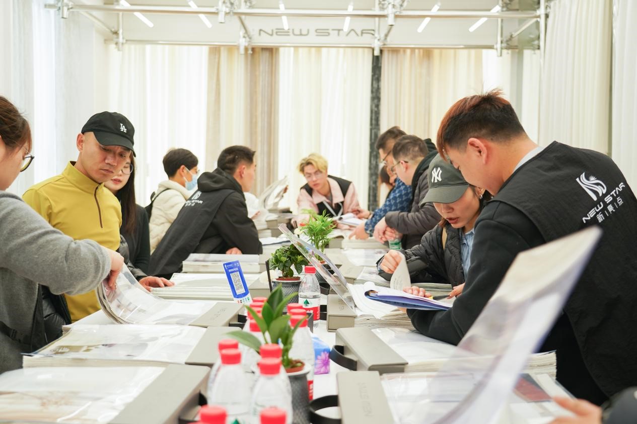 智造織就未來，錦韻潮動(dòng)全球！2025海寧春季家博會(huì)今日啟幕