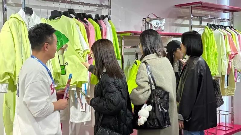銀基廣場攜六大原創(chuàng)品牌亮相CHIC2025（春季），展現(xiàn)中部地區(qū)時尚力量