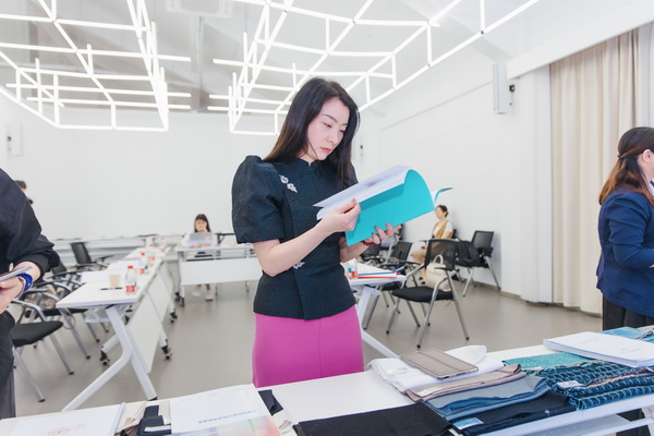 挖掘創(chuàng)新人才，激發(fā)產(chǎn)業(yè)活力！&ldquo;第十屆（2025年）十佳紡織面料設(shè)計師及培養(yǎng)先進(jìn)單位評選&rdquo;評審會于柯橋舉行