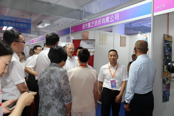  中華紡織網(wǎng)面輔料展區(qū)成功舉辦推介會，新材料、新工藝 助力興城泳裝產(chǎn)業(yè)升級