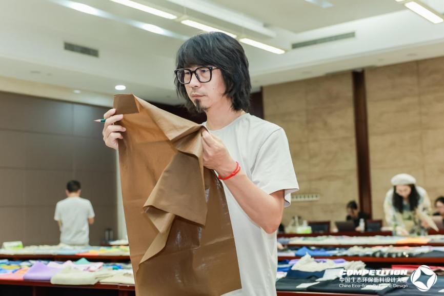 2800款面料&ldquo;綠動時尚&rdquo;，2025第八屆中國生態(tài)環(huán)保面料設(shè)計(jì)大賽評審會在盛澤舉辦！