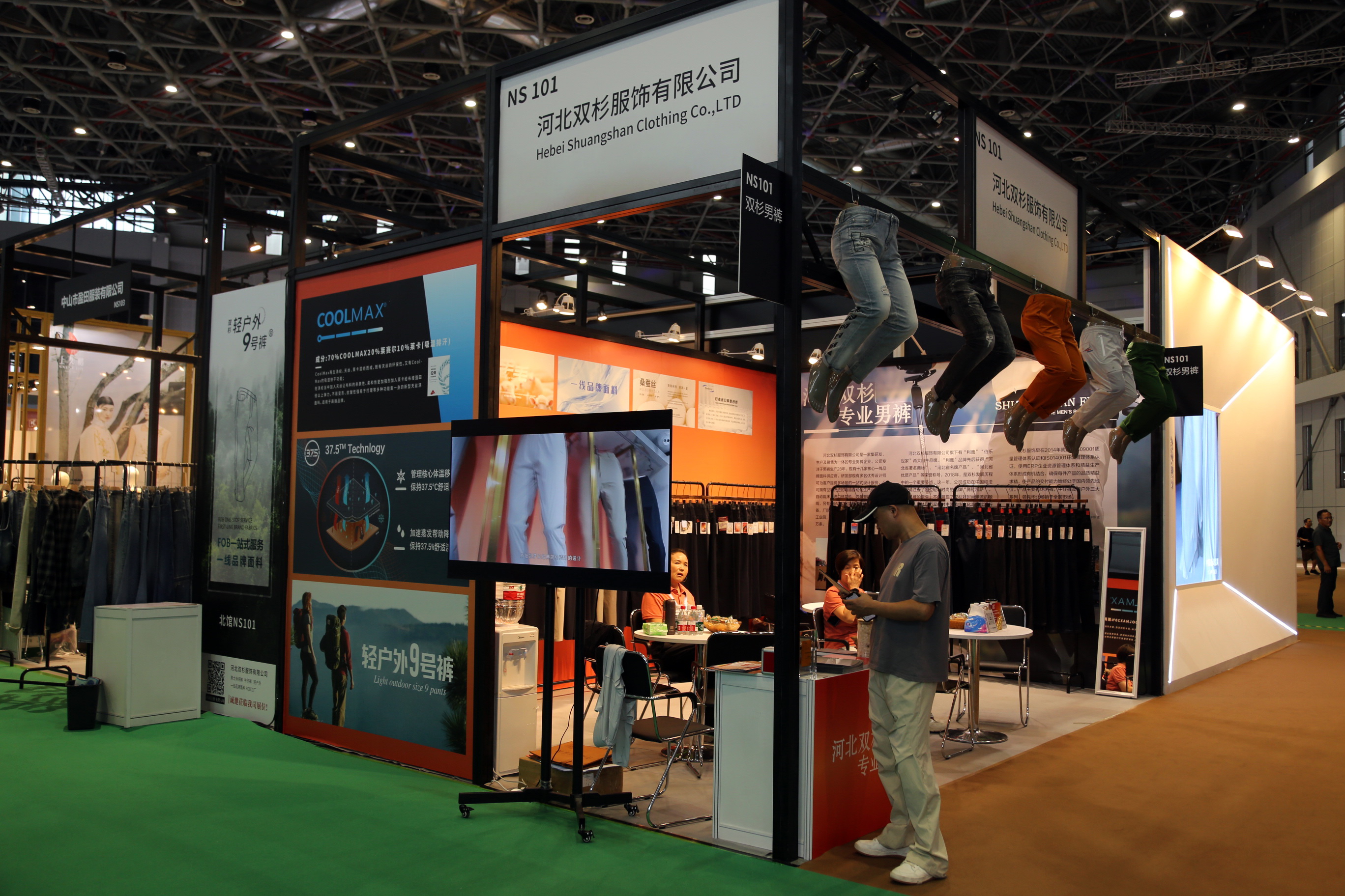 40余家石家莊紡服企業(yè)齊聚滬上，成為中紡聯(lián)秋季聯(lián)展上靚麗的風(fēng)景線