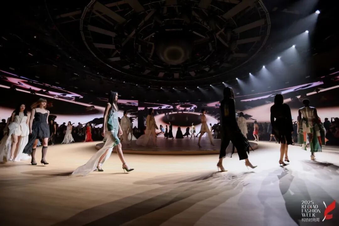 2025柯橋時(shí)尚周（秋季）啟幕！十年織夢(mèng)，時(shí)尚共鳴&ldquo;洄響&rdquo;千年紡都