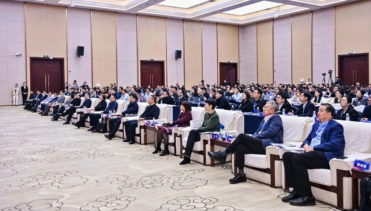 鏈合東西&middot;融創(chuàng)未來(lái)，2025紡織服裝產(chǎn)業(yè)園區(qū)供應(yīng)鏈高質(zhì)量發(fā)展大會(huì)在阿拉爾隆重召開(kāi)