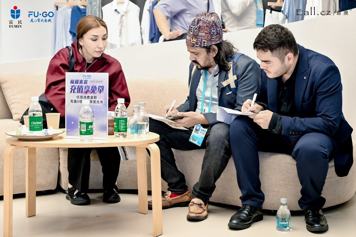 秀展同步即看即訂！虎門(mén)服裝品牌2026秋冬發(fā)布訂貨會(huì)啟幕